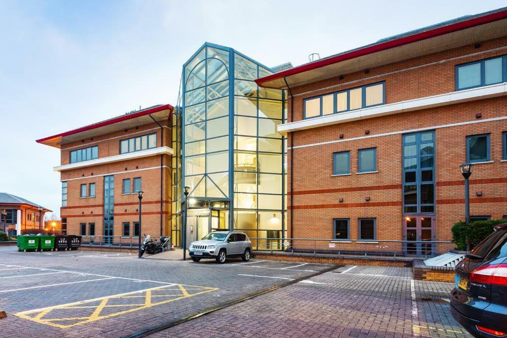 Mondial Apartments At Heathrow Harmondsworth Dış mekan fotoğraf