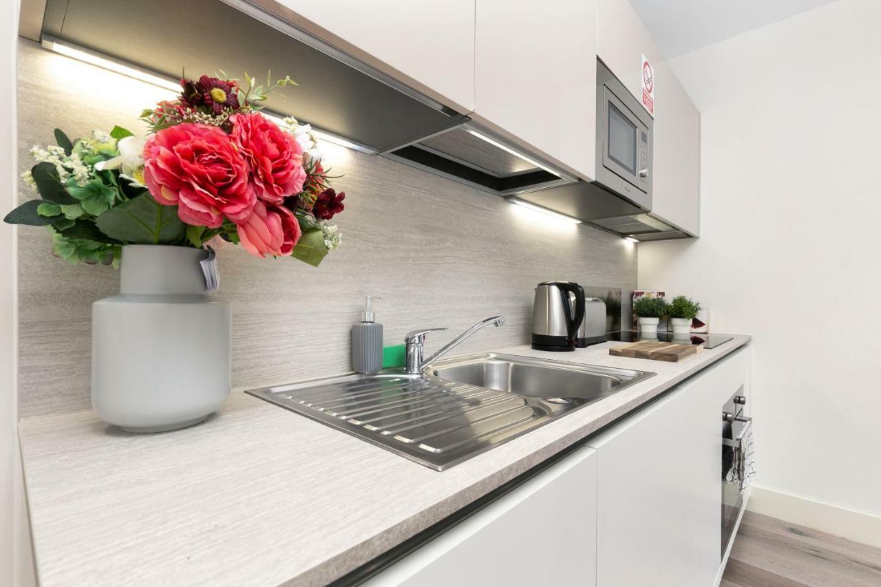 Mondial Apartments At Heathrow Harmondsworth Dış mekan fotoğraf